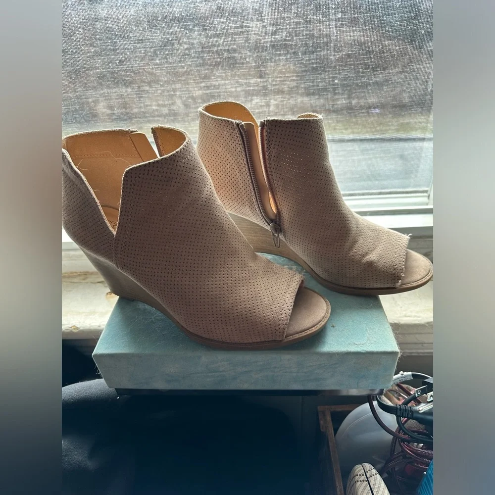 Wedges - Picture 1 of 5